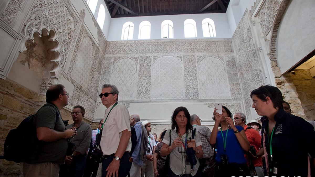 Turistas en la Sinagoga MADERO CUBERO