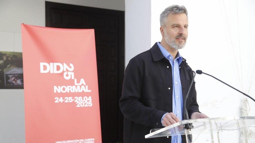 Antonio Ruz presenta la programación. / A. J. González