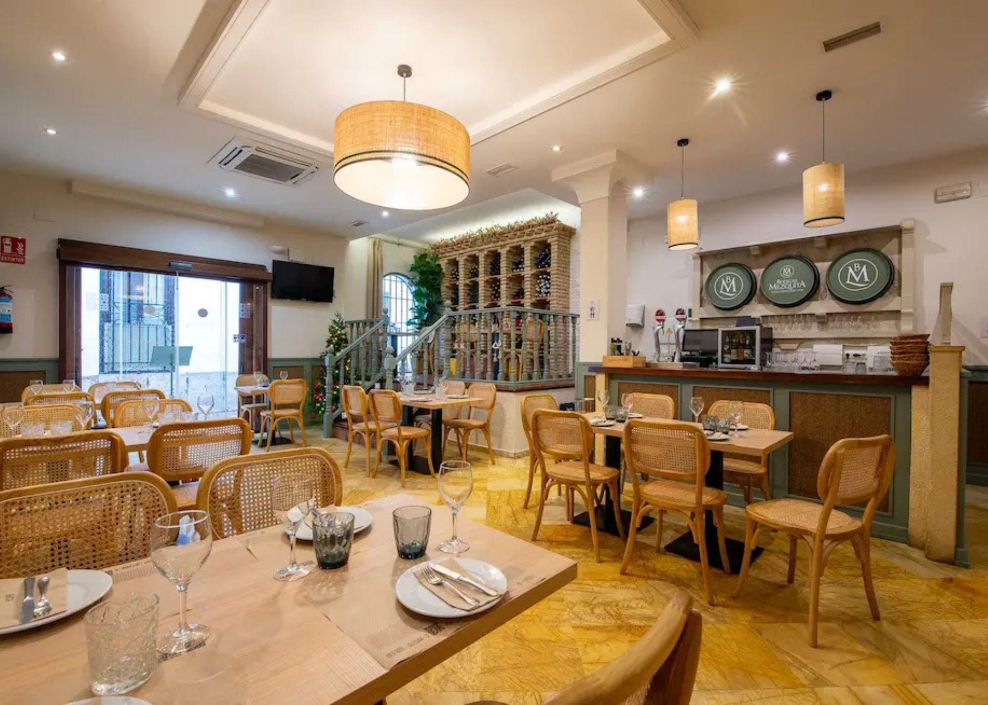 Bodegas Mequita de la Calle Céspedes / Bodegas Mezquita