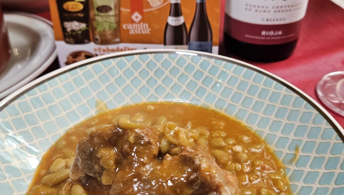 Verdinas con rabo de toro de Mesón Abuela María / Rafael Moreno Rojas
