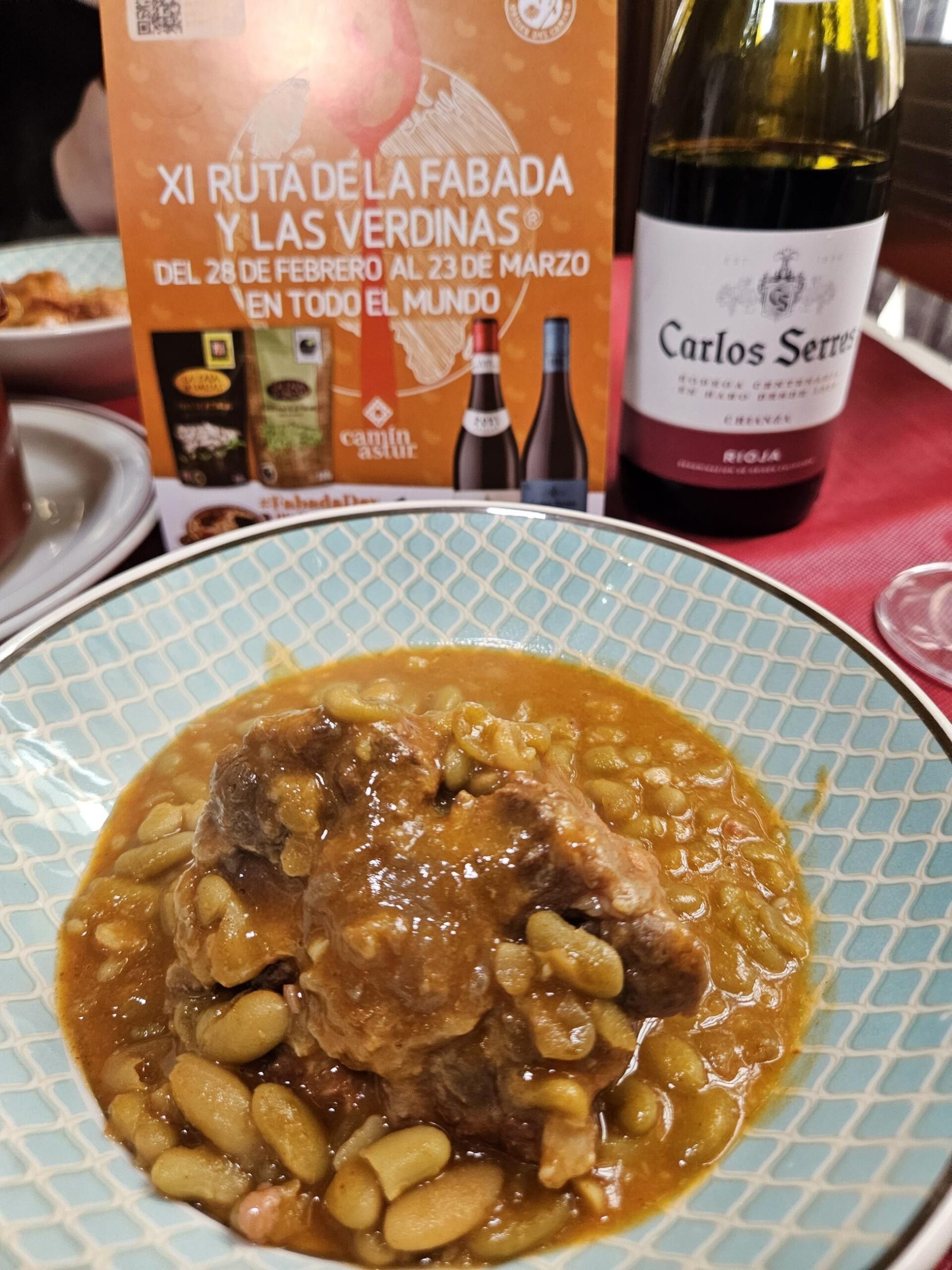 Verdinas con rabo de toro de Mesón Abuela María / Rafael Moreno Rojas