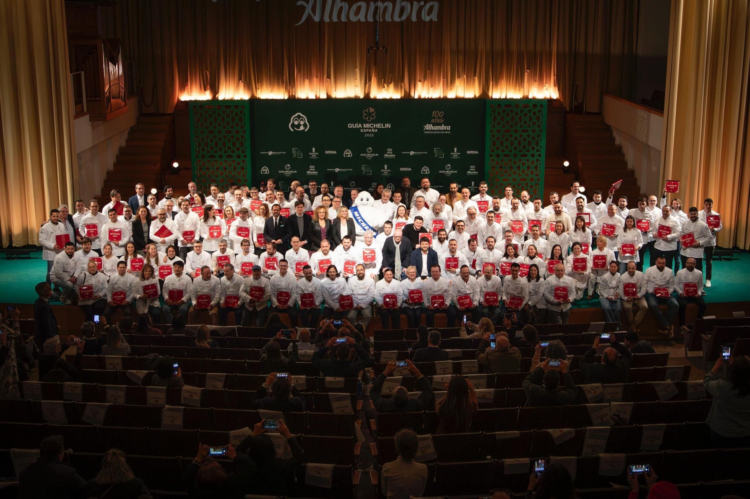 Foto de familia de la Gala Bib Gourmand 2025 / Antonio L. Juárez