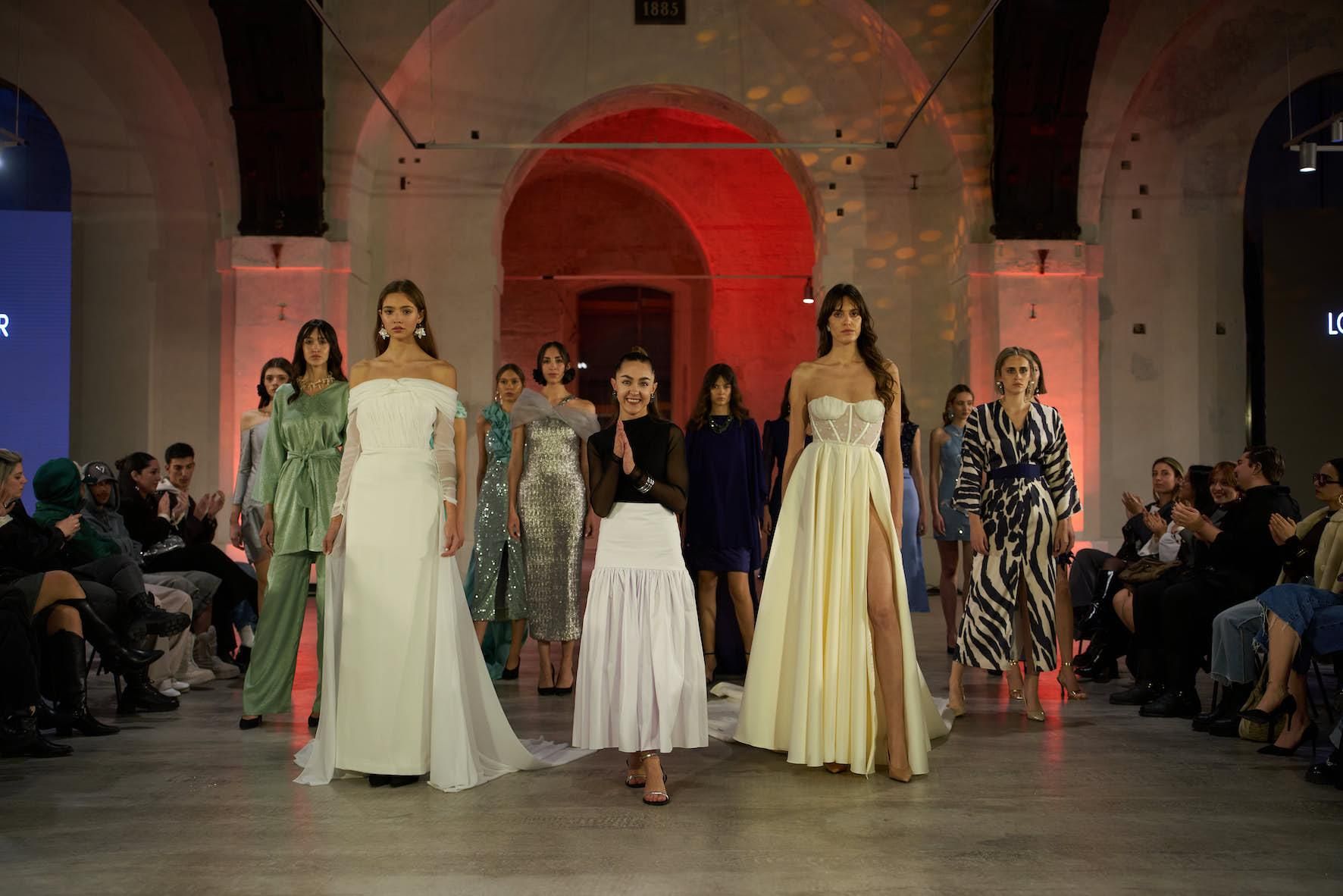 La diseñadora Lourdes Aguilar, al final de desfile / Lourdes Aguilar