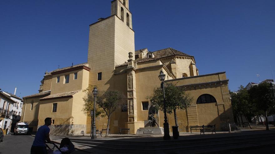 Exterior de la iglesia de San Pedro en Córdoba. / FRANCISCO GONZÁLEZ