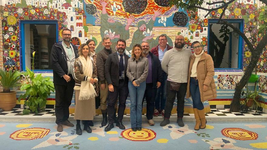 Miembros de la comisión de cultura de AJE y Casa Azul. / CÓRDOBA