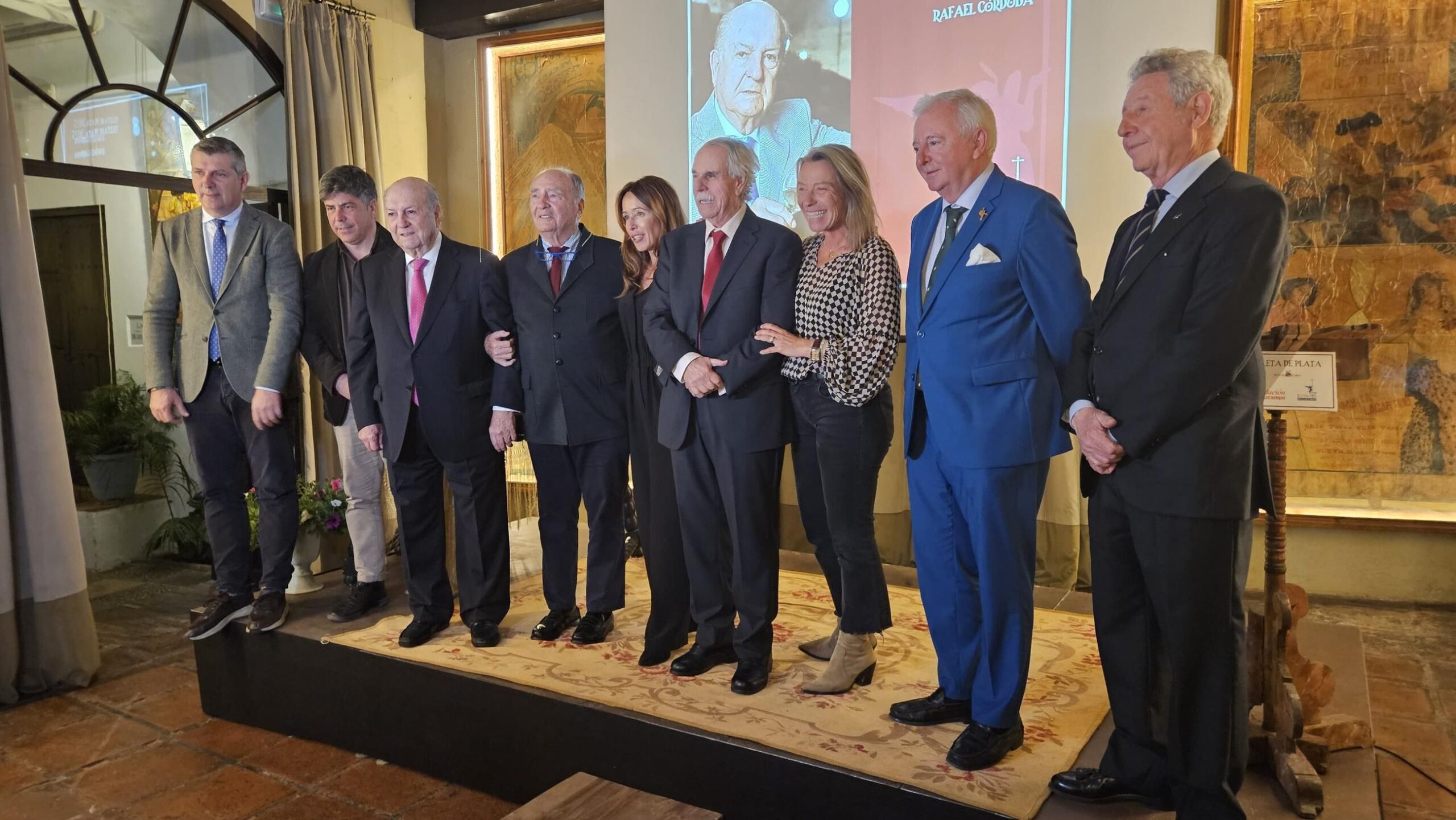Acto de entrega de la Veleta de Plata a Rafael Córdoba / Rafael Moreno Rojas