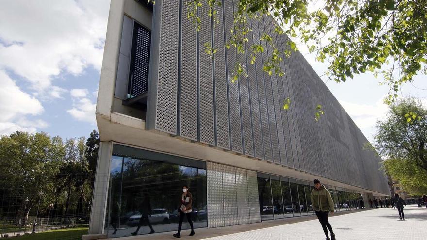 Exterior de la biblioteca de Los Patos. / CÓRDOBA
