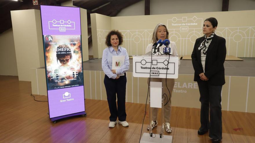 Isabel Albás, Pilar Gascón y Lucía Leiva, en la presentación de la gala benéfica. / RAFAEL MELLADO