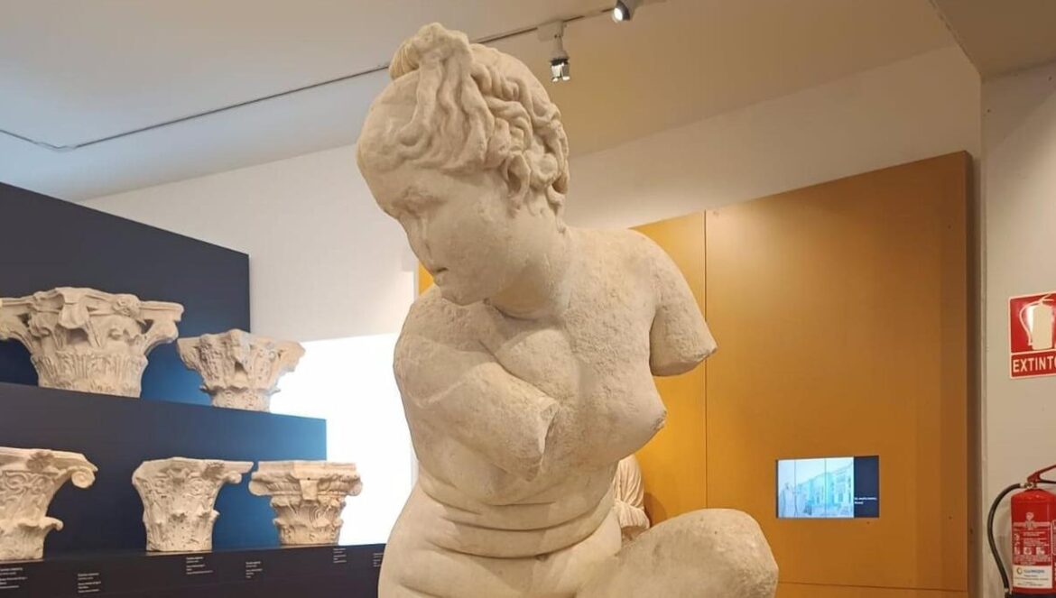 La Afrodita agachada forma parte de las visitas guiadas que, bajo la denominación de 'Córdoba, encuentro de culturas', se ofrecen en el Museo Arqueológico de Córdoba.