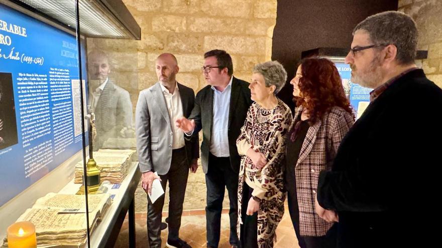 Inauguración de la exposición 'En olor de santidad' en el Archivo Provincial de Córdoba. / CÓRDOBA