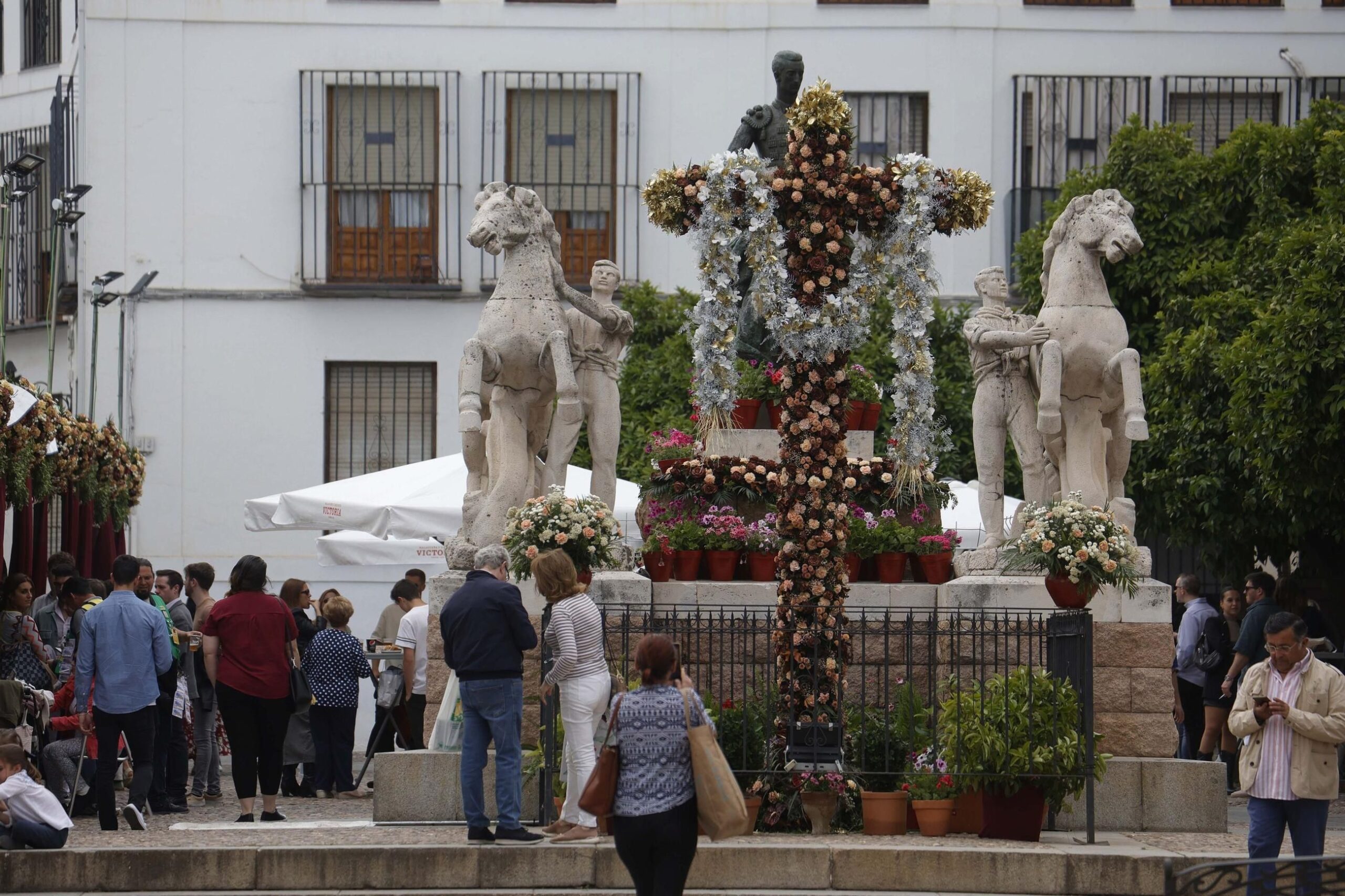 Cruz de Mayo de Santa Marina, una de als más concurridas del certamen. / Efe / Salas