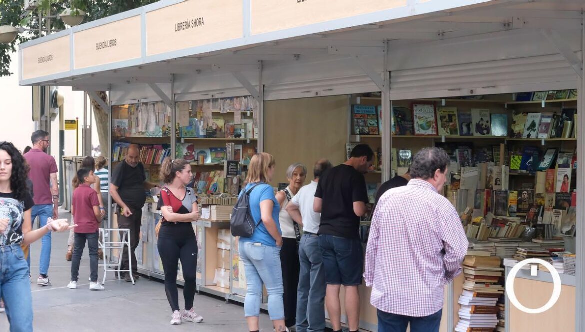 Imagen de archivo de la Feria del libro antiguo y de ocasión Isabel Albás y Raimundo Gramontell presentan la 44 Feria del Libro Antiguo y de Ocasión de Córdoba RAFAEL MELLADO