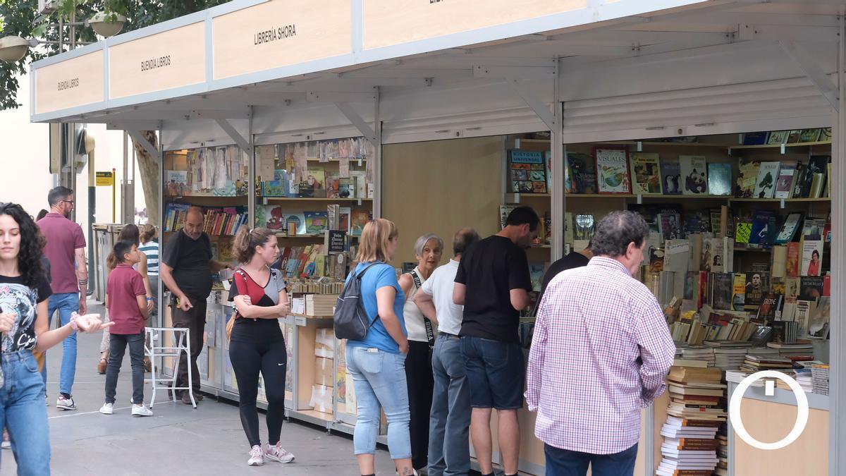 Imagen de archivo de la Feria del libro antiguo y de ocasión Isabel Albás y Raimundo Gramontell presentan la 44 Feria del Libro Antiguo y de Ocasión de Córdoba RAFAEL MELLADO
