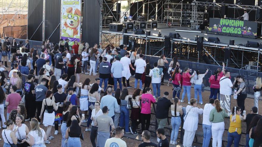 El reguetón ‘dosmilero’ toma el recinto de El Arenal de Córdoba. / A. J. González