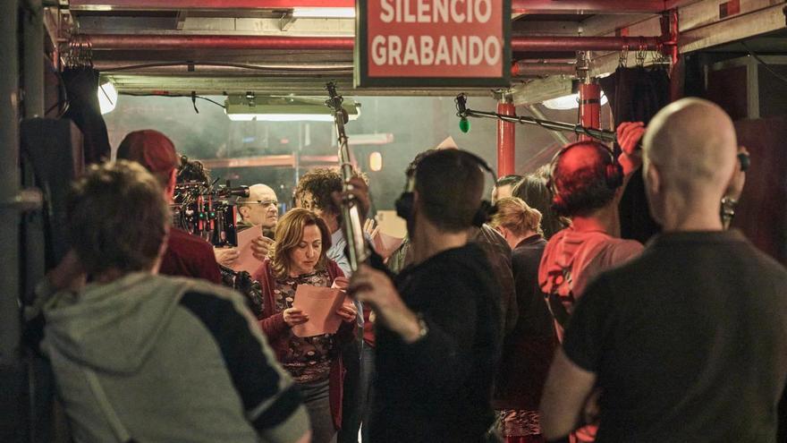 Carmen Machi, en el centro, con otros miembros del equipo de 'Aída y vuelta', la película de Paco León. / Cedida