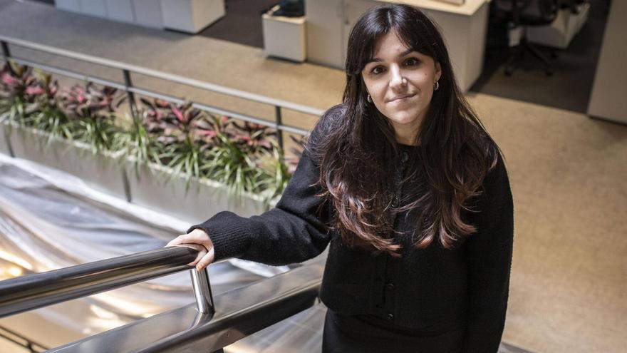 Nerea Llanes, autora de 'Academia 1. Ocaso', en la sede de Planeta de Barcelona. / Macarena Pérez
