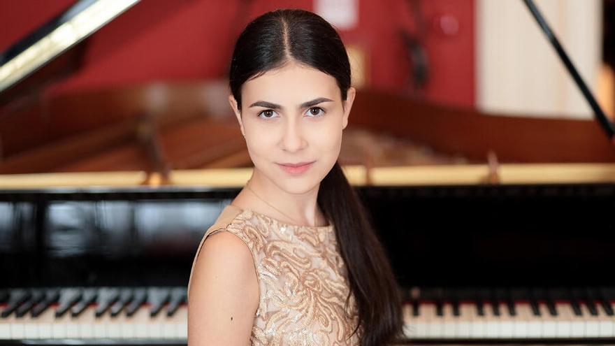 Alexandra Dovgan, la primera de las siete protagonistas femeninas con la Orquesta de Córdoba. / CÓRDOBA