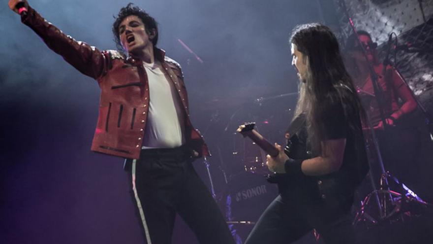 El brasileño Lenny Jay se mete en la piel de Michael Jackson. / CÓRDOBA
