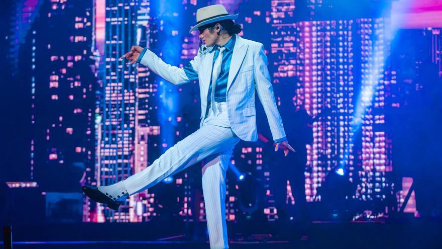 Lenny Jay interpreta a Michael Jackson. / TIM