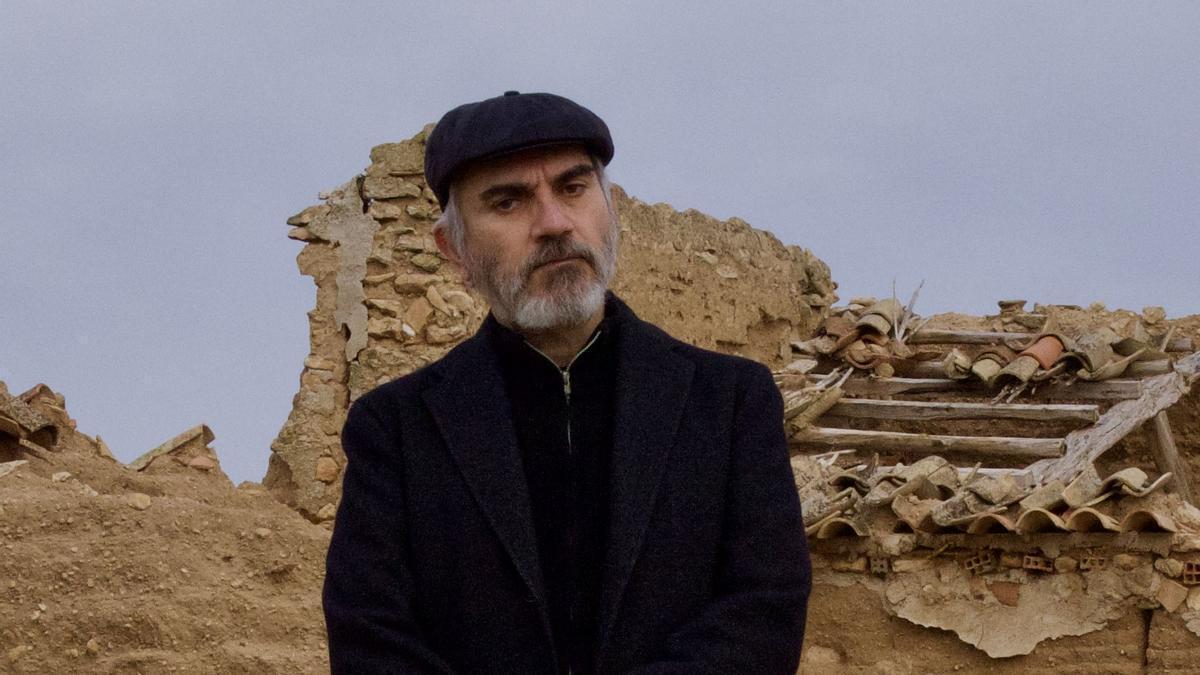 Fernando Alfaro y su 'Mundo turbio' Toni Villar