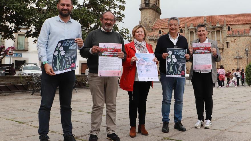 El alcalde de Hinojosa, Matías González, con los concejales Juan Antonio Antón, Lola Martínez, María Antonia Ramírez y Enrique Delgado. / CÓRDOBA