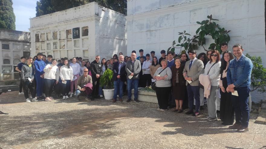 Homenaje al poeta Mario López en Bujalance. / José Escamilla
