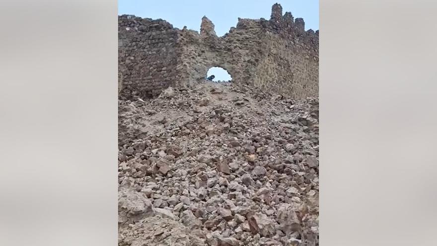 Una imagen de la torre derrumbada del castillo de Almonacid. / Ayuntamiento de Almonacid