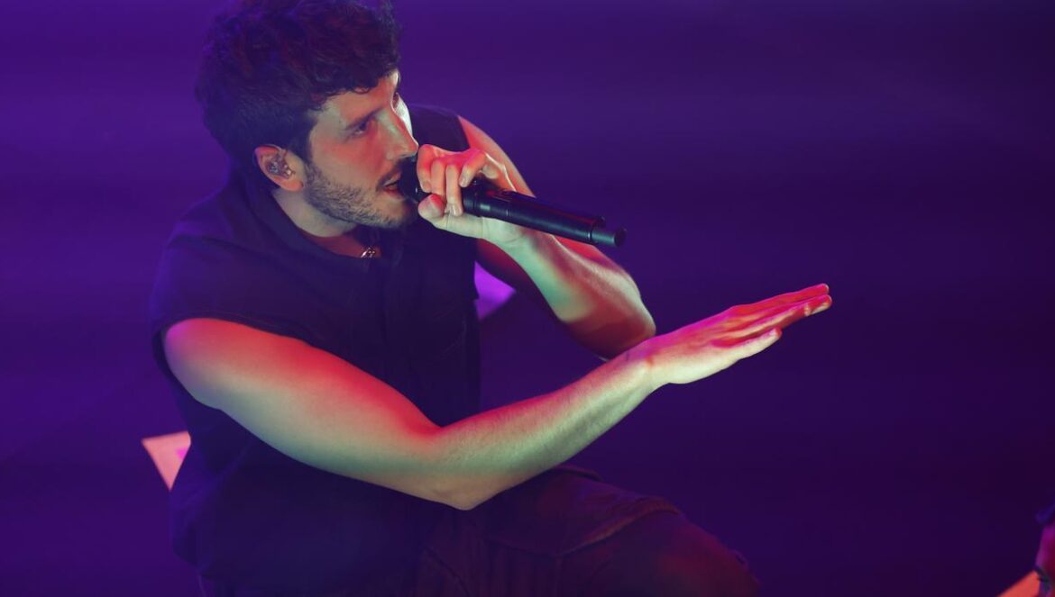 Fotografía de archivo del músico y cantante colombiano Sebastián Yatra, durante un concierto en Madrid. elDiario.es