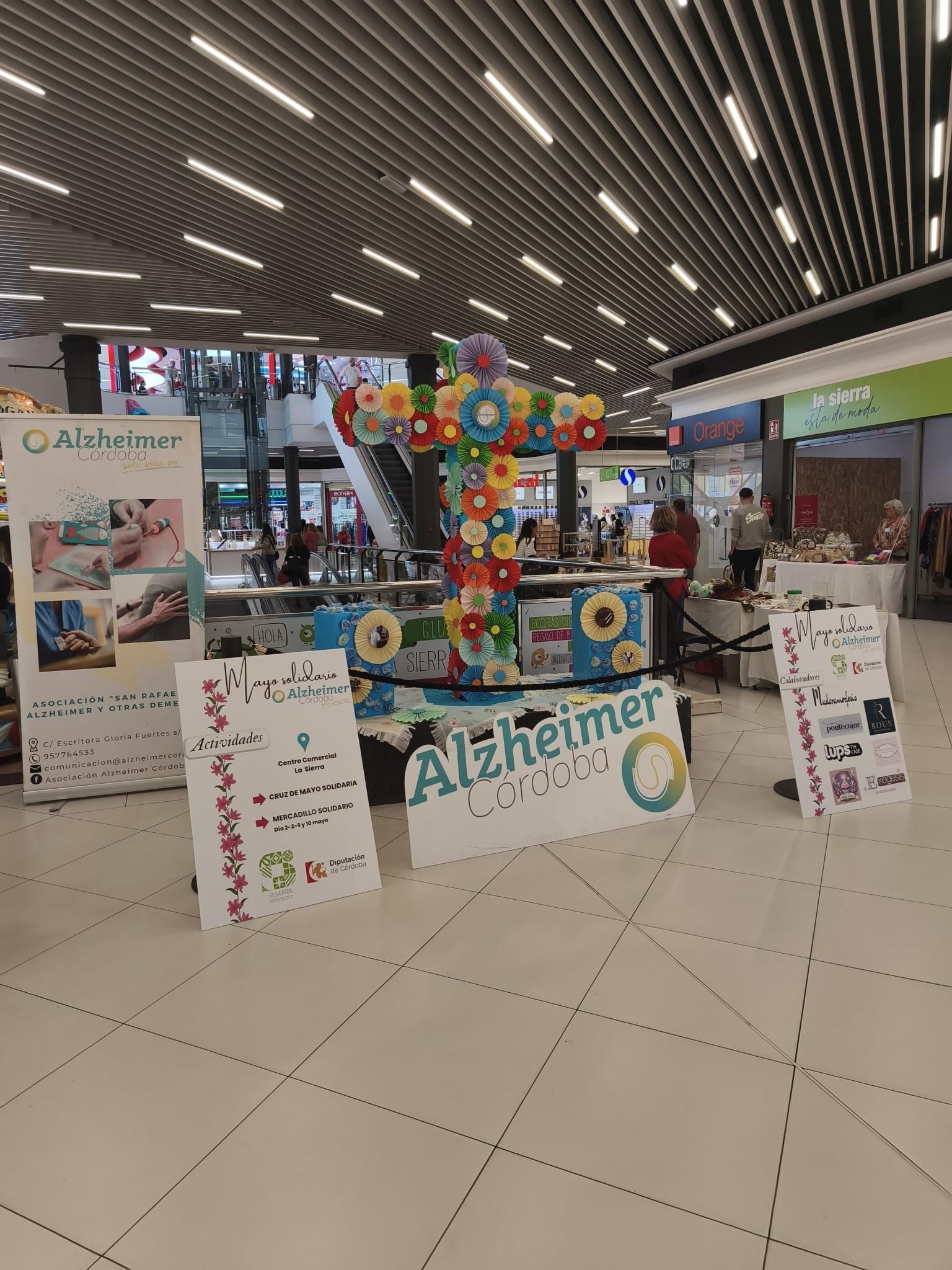 Cruz Asociación Alzheimer Córdoba / Redes Centro Comercial La Sierra