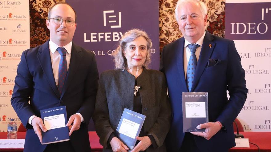 Fernando Anaya, Javier Martín y Rosa Luque en la presentación de ‘Régimen tributario del arte en España’. / VÍCTOR CASTRO