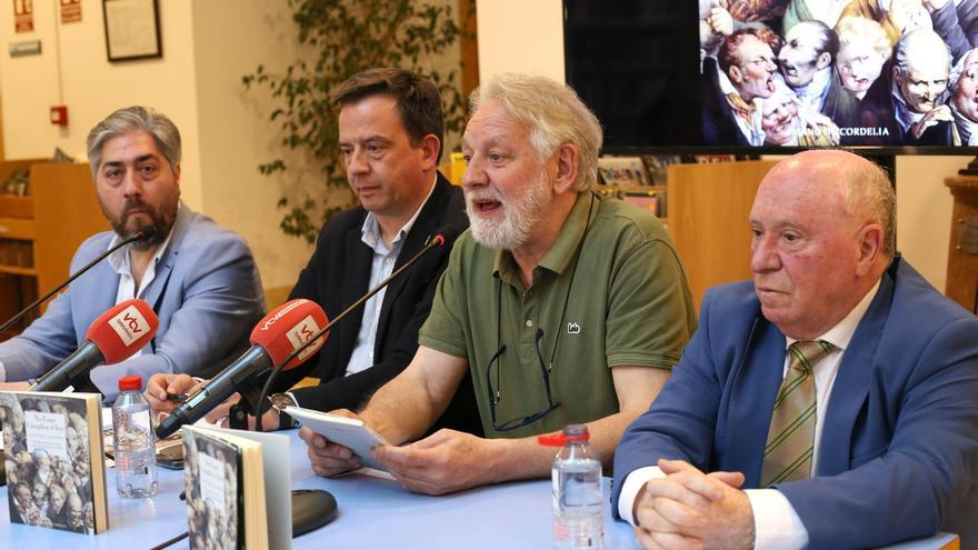 Entrega del premio de poesía Manuel Lara Cantizani. / Manuel González