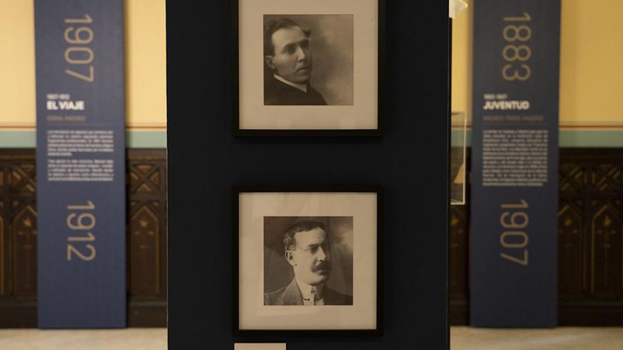 Fotografías de Antonio (arriba) y Manuel Machado (abajo) en su juventud que se pueden ver en la exposición de la RAE. / Cedida
