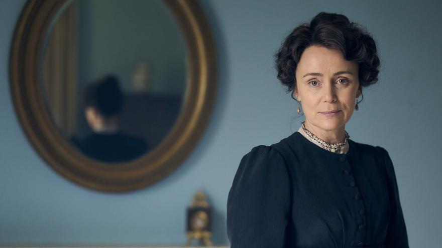 Keeley Hawes (Cassandra Austen) en una imagen de la serie 'Miss Austen'. / Movistar Plus+