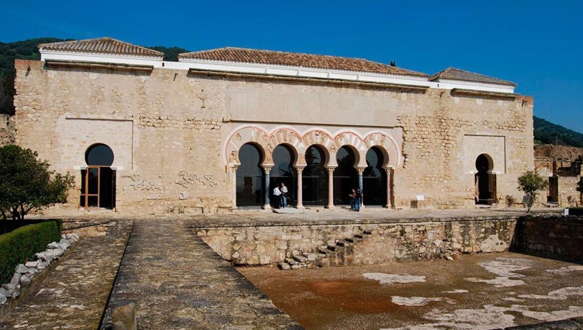Vista exterior del Salón Rico de Medina Azahara.