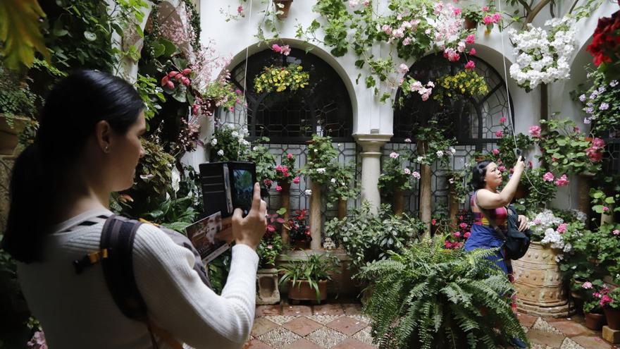 La primera actividad será una ruta guiada por los patios. / A. J. GONZÁLEZ