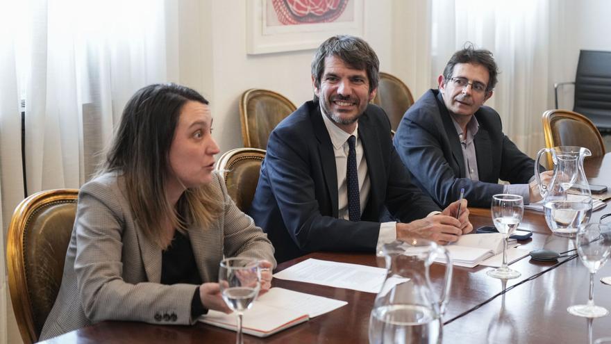 El ministro de Cultura, Ernest Urtasún, reunido este miércoles con el sector audiovisual. / Borja Sanchez-Trillo / EFE