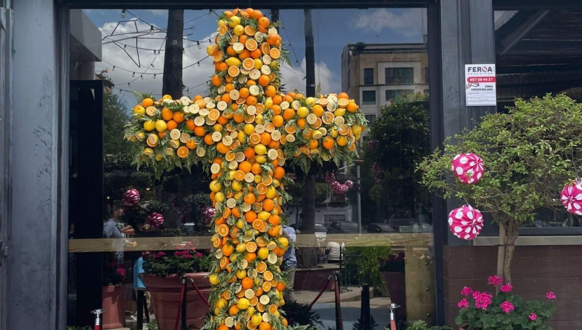 Cruz de Mayo del Mercado Victoria / Redes Mercado Victoria