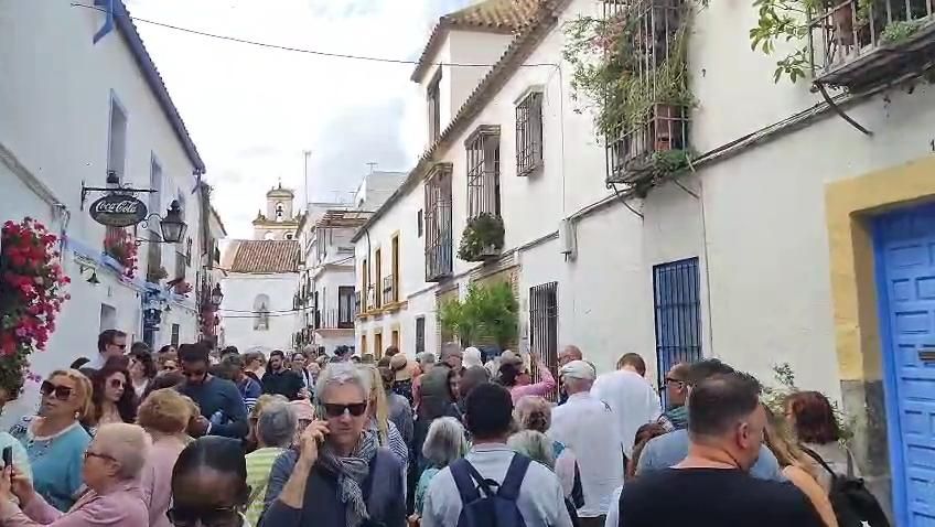 Colas kilométricas en el primer sábado de los Patios de Córdoba / A. Balsera