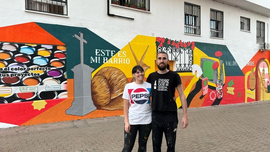 Clara Gómez Campos y Fernando Cañete Buenestado, autores del mural. / CÓRDOBA