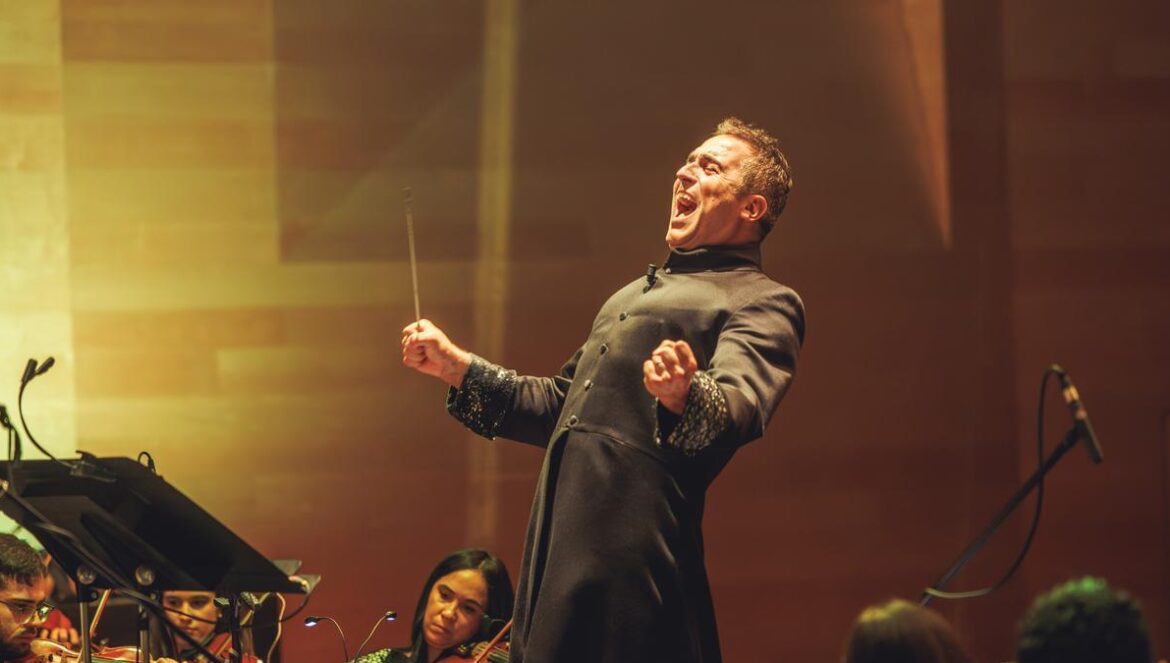 El compositor y director de la FSO, Constantino Martínez Orts. El director de la Film Symphony Orchestra, en un concierto en Granada Javier Bragado