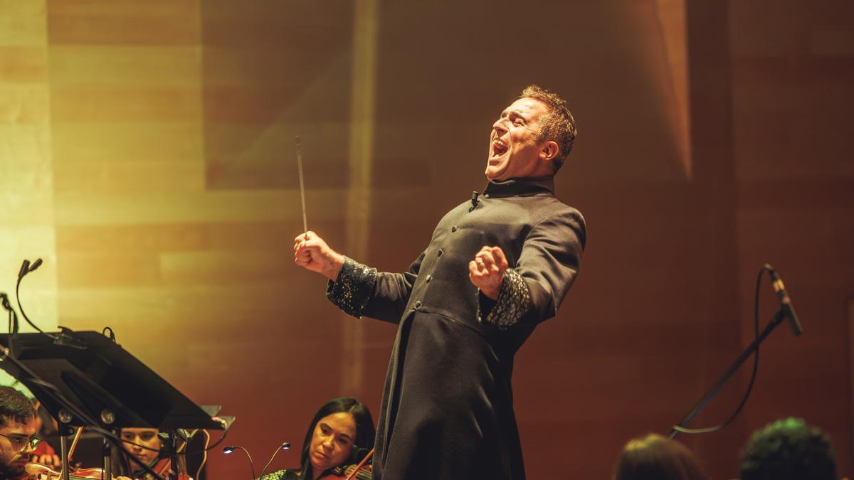 El compositor y director de la FSO, Constantino Martínez Orts. El director de la Film Symphony Orchestra, en un concierto en Granada Javier Bragado