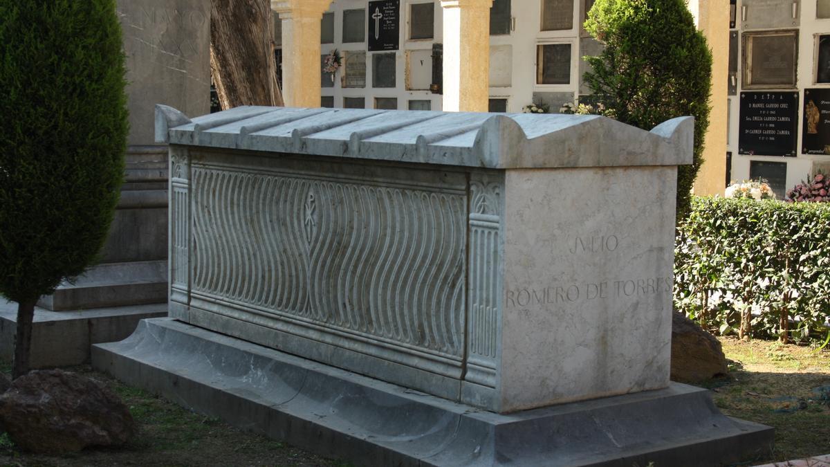 Tumba de Julio Romero de Torres en el cementerio de San Rafael.