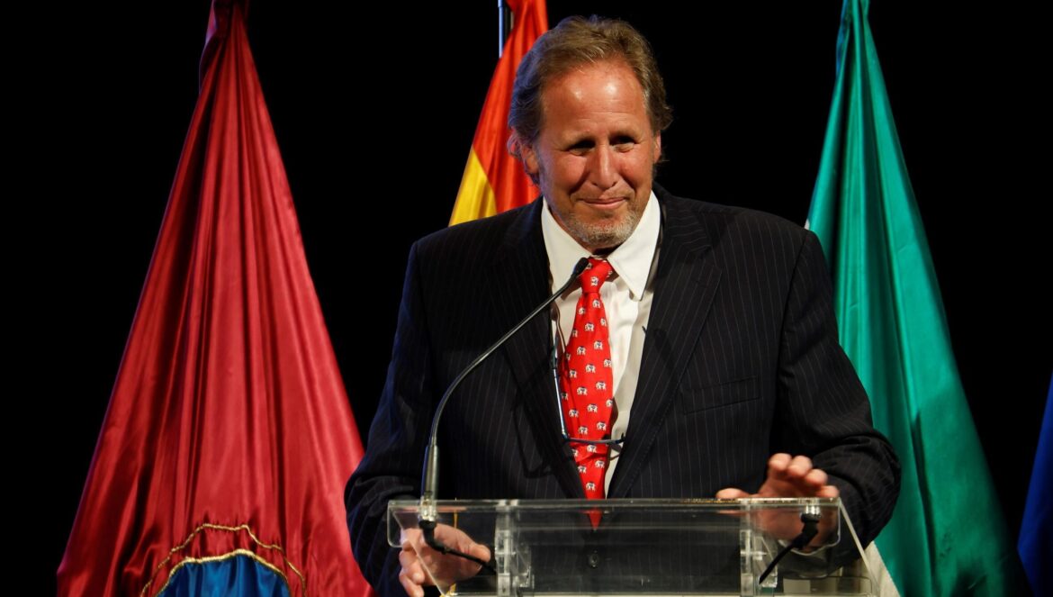 Gerardo Olivares, durante el pregón del Mayo Festivo en el Gran Teatro. / Miguel Ángel Salas