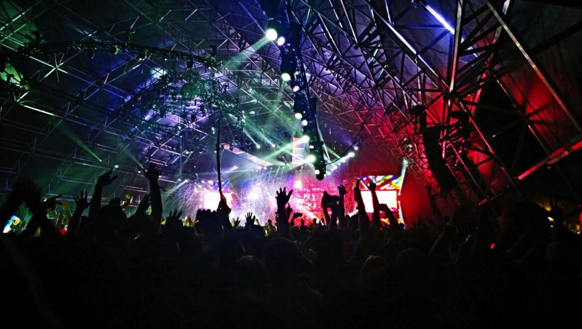 crown at concert