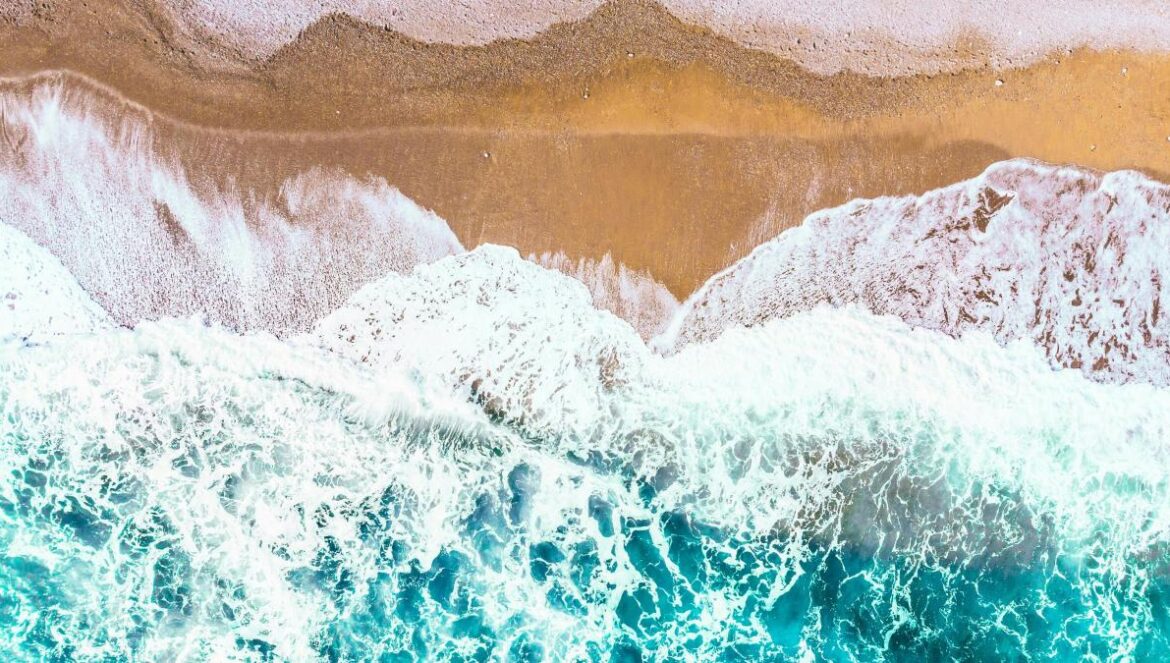 scenery of sea wave