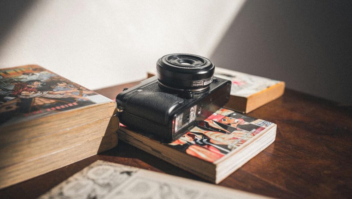 black DSLR camera