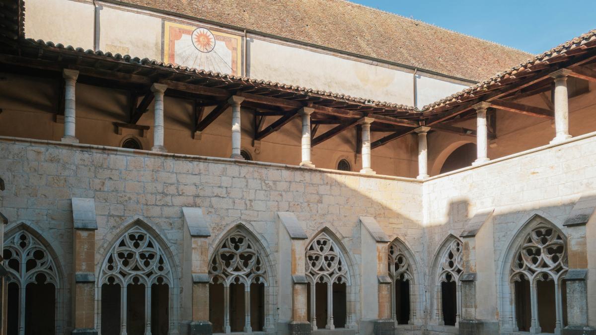 a large building with a bunch of windows in it