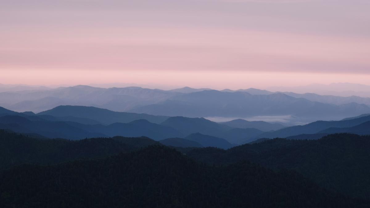 A blurry photo of a mountain range