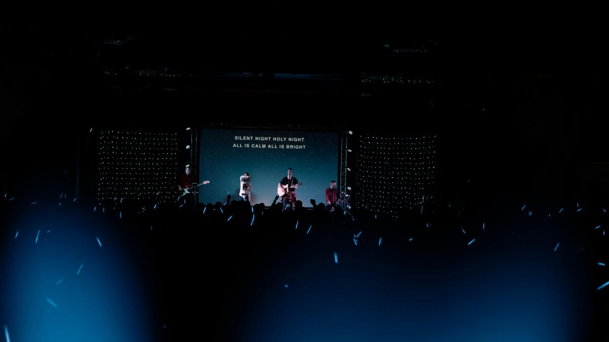 person took a photon in a concert