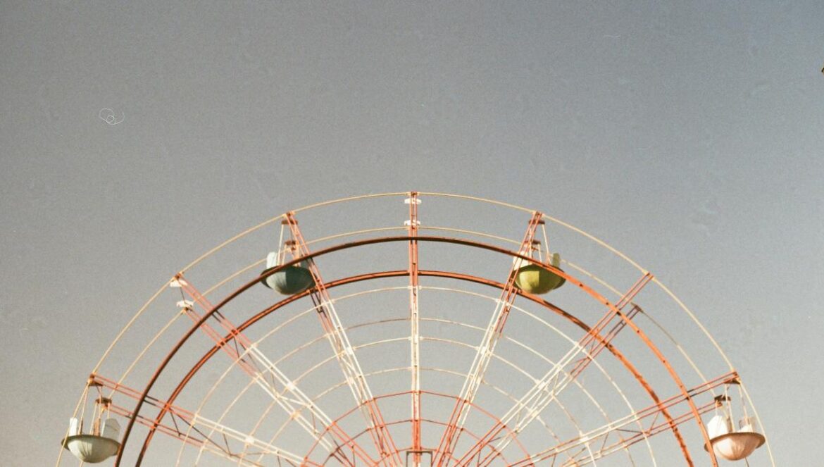 closeup photo of ferris wheel